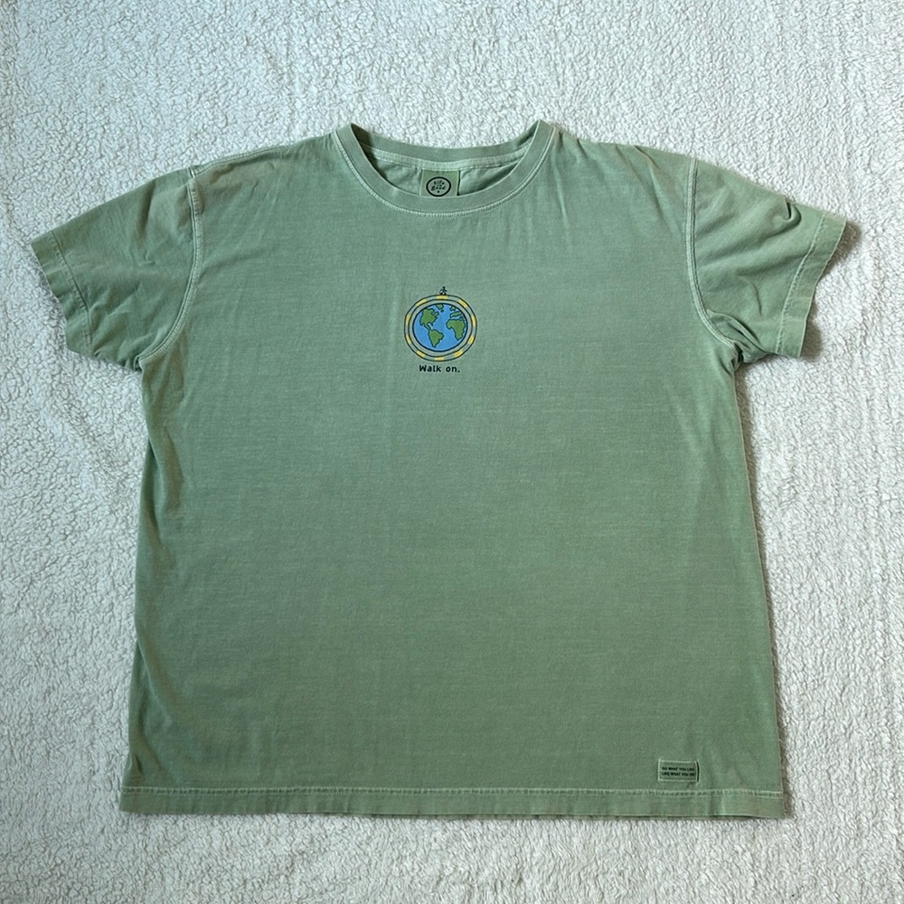 Life Is Good XL Green Tee Shirt - Earth/Globe “Walk on.”